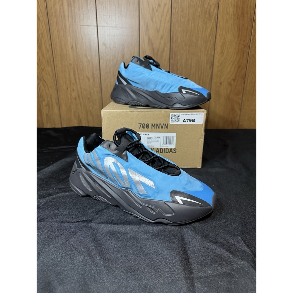 Adidas Yeezy 700 MNVN Blue Mens Athletic Sneakers‎ Size 9 GZ3079